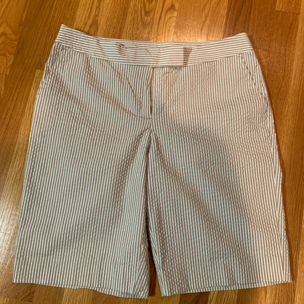 NWOT JONES NY Bermuda shorts khaki and white